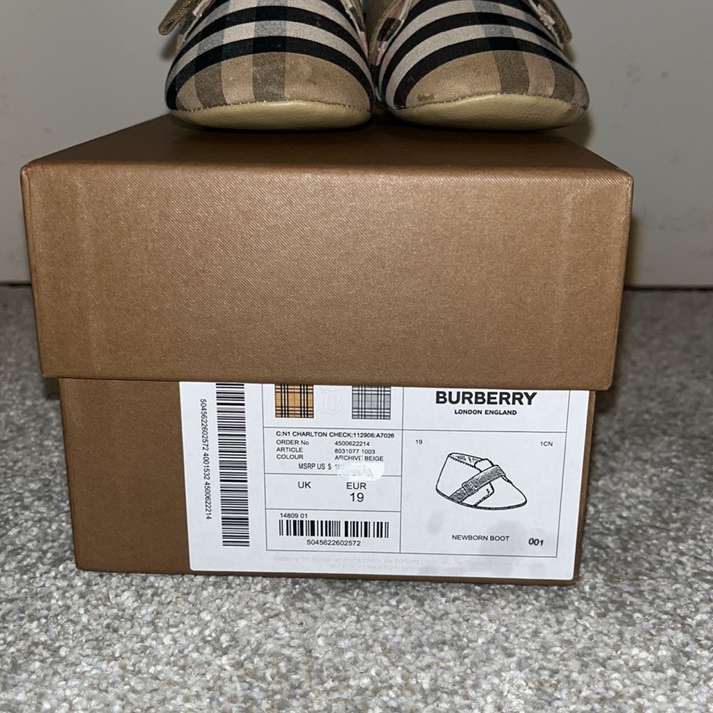 Baby girls Burberry London England canvas shoes. Beige Charlton Check - Picture 4 of 7